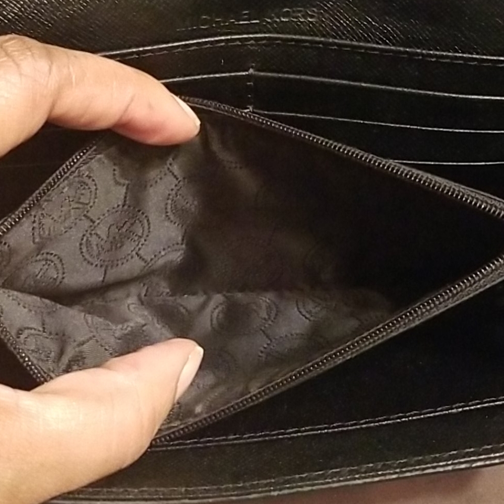 Michael Kors wallet (R) - Picture 5 of 6